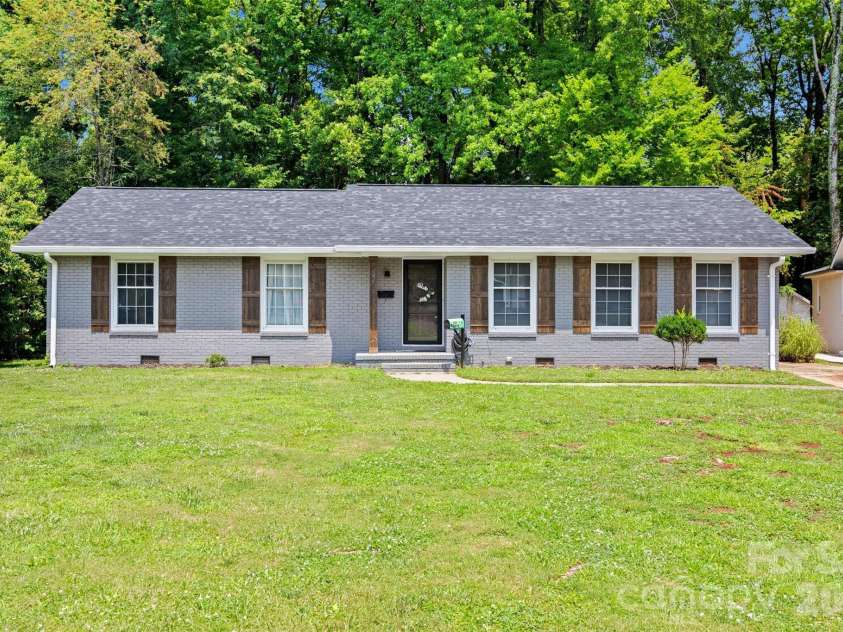5731 Brookhaven Road, Charlotte, NC 28210.  MLS# CAR4394881, YatesRealty ID 38809. 
