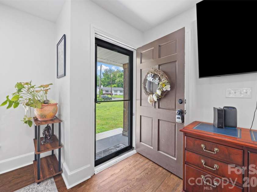 5731 Brookhaven Road, Charlotte, NC 28210.  MLS# CAR4394881, YatesRealty ID 38809. 