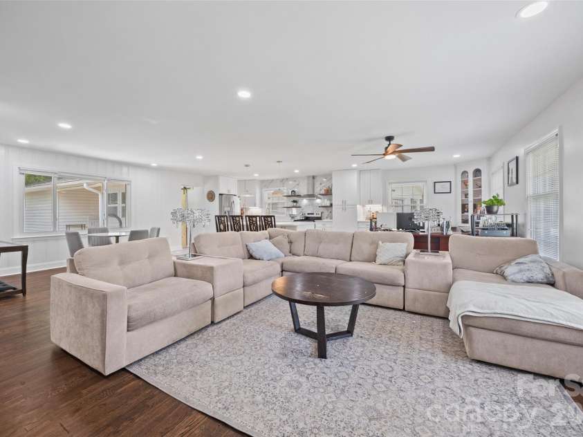 5731 Brookhaven Road, Charlotte, NC 28210.  MLS# CAR4394881, YatesRealty ID 38809. 