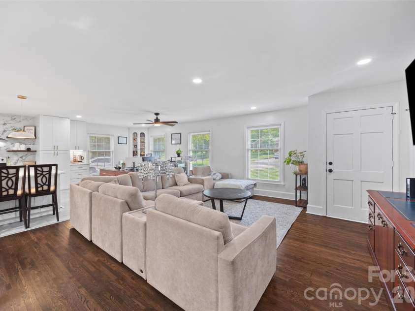 5731 Brookhaven Road, Charlotte, NC 28210.  MLS# CAR4394881, YatesRealty ID 38809. 