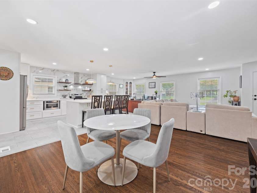5731 Brookhaven Road, Charlotte, NC 28210.  MLS# CAR4394881, YatesRealty ID 38809. 