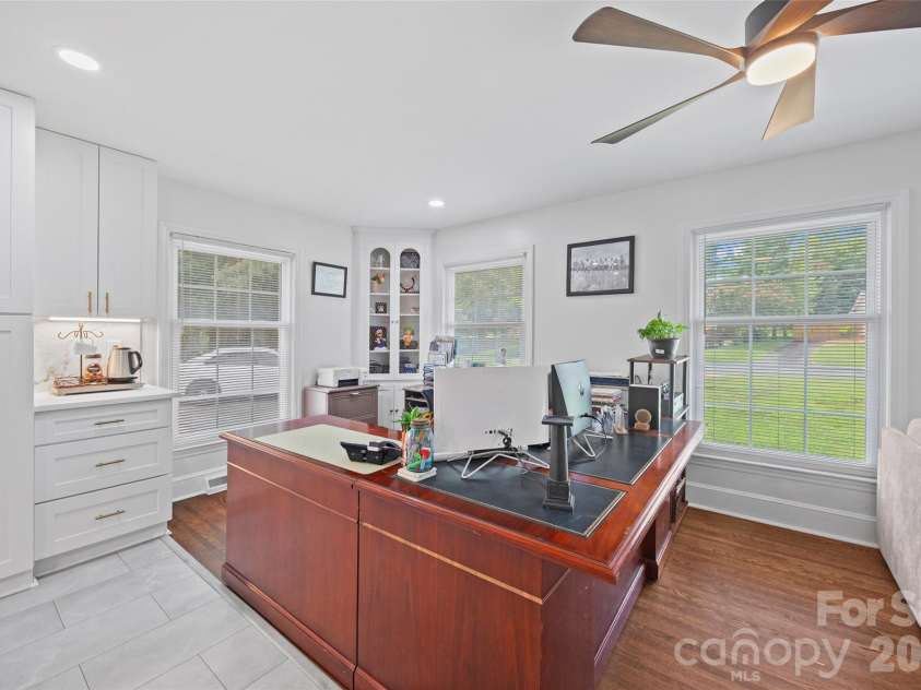 5731 Brookhaven Road, Charlotte, NC 28210.  MLS# CAR4394881, YatesRealty ID 38809. 