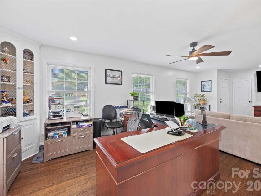 5731 Brookhaven Road, Charlotte, NC 28210.  MLS# CAR4394881, YatesRealty ID 38809. 
