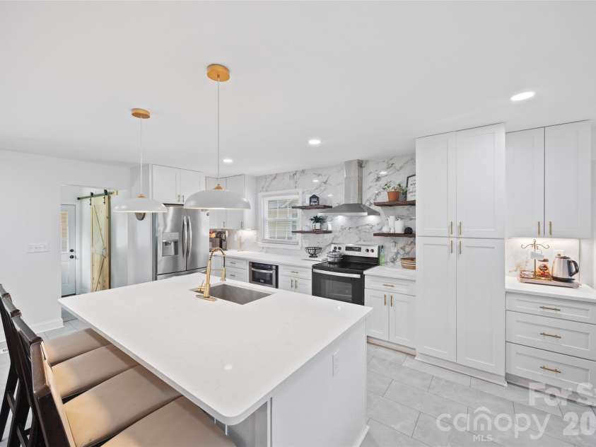 5731 Brookhaven Road, Charlotte, NC 28210.  MLS# CAR4394881, YatesRealty ID 38809. 