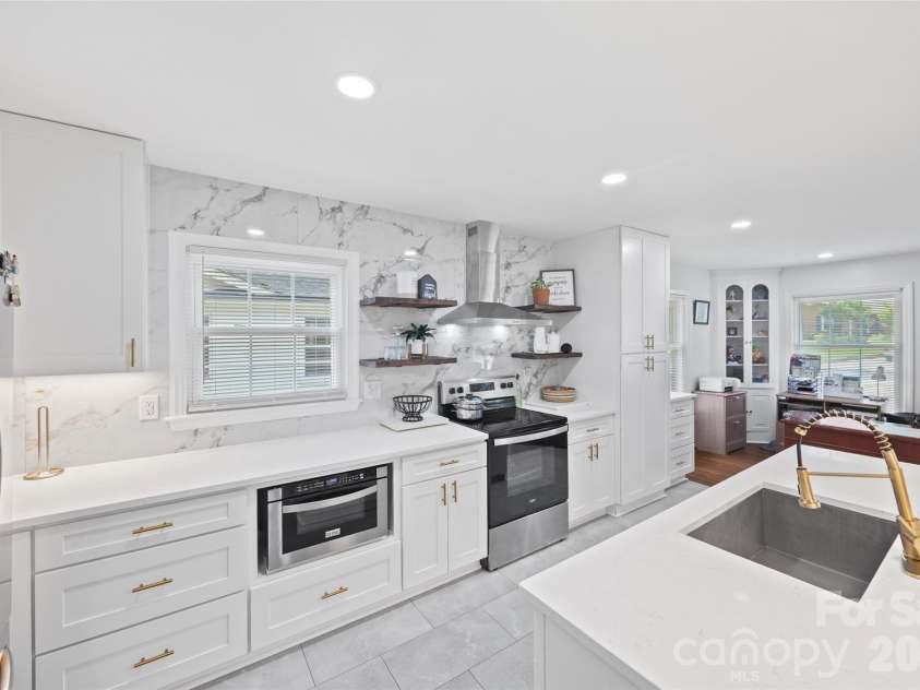 5731 Brookhaven Road, Charlotte, NC 28210.  MLS# CAR4394881, YatesRealty ID 38809. 