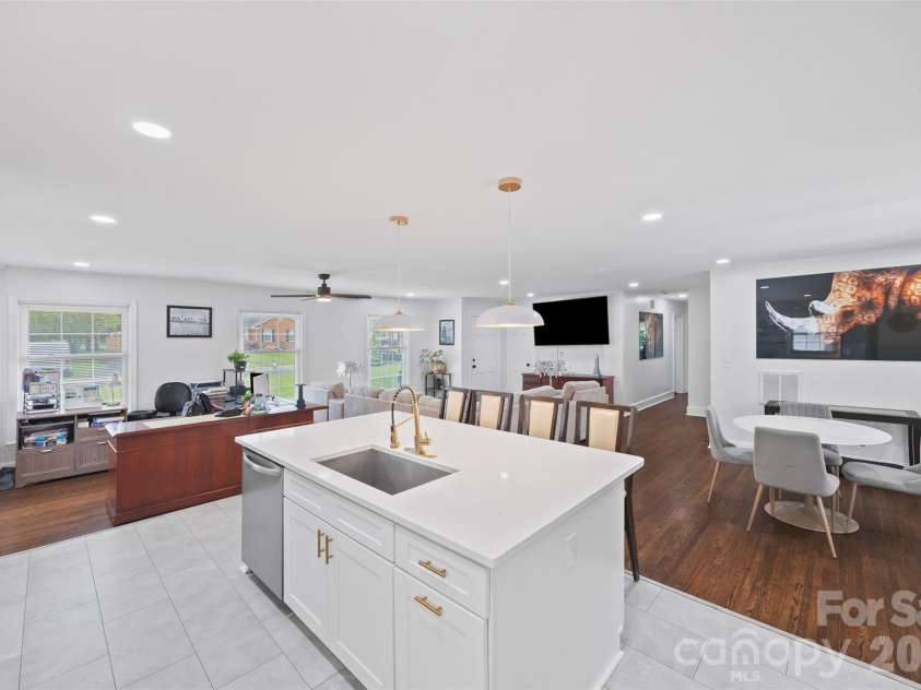 5731 Brookhaven Road, Charlotte, NC 28210.  MLS# CAR4394881, YatesRealty ID 38809. 
