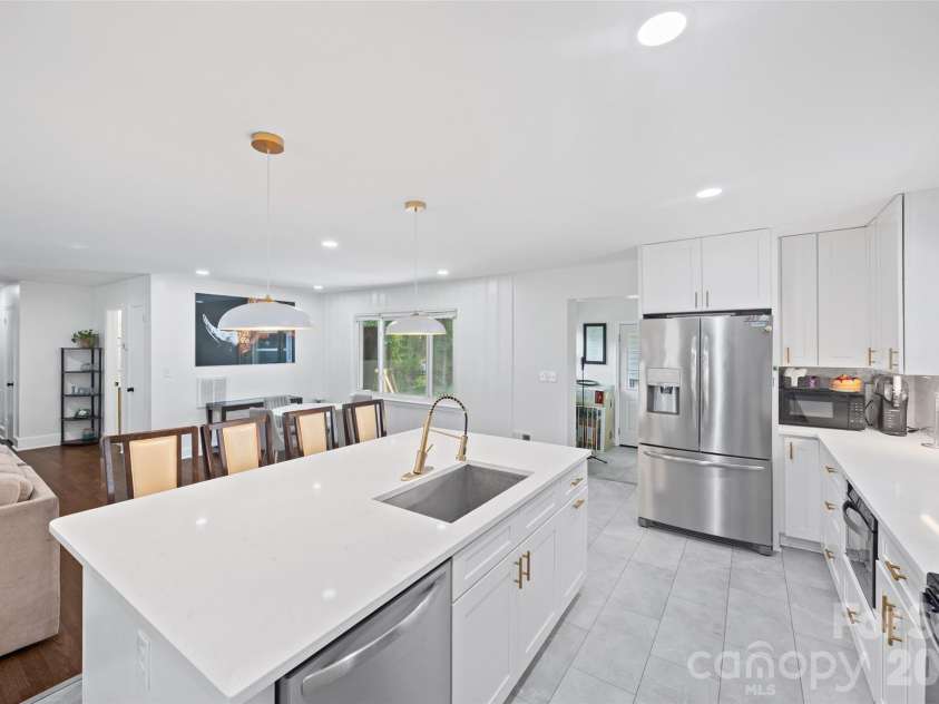 5731 Brookhaven Road, Charlotte, NC 28210.  MLS# CAR4394881, YatesRealty ID 38809. 