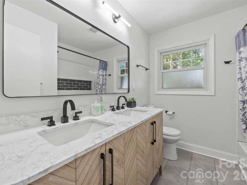 5731 Brookhaven Road, Charlotte, NC 28210.  MLS# CAR4394881, YatesRealty ID 38809. 