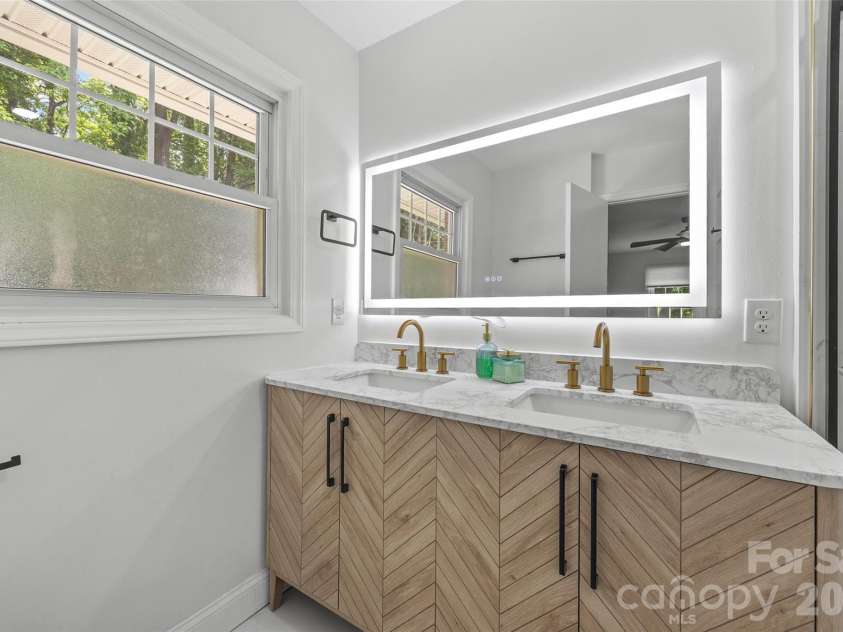 5731 Brookhaven Road, Charlotte, NC 28210.  MLS# CAR4394881, YatesRealty ID 38809. 