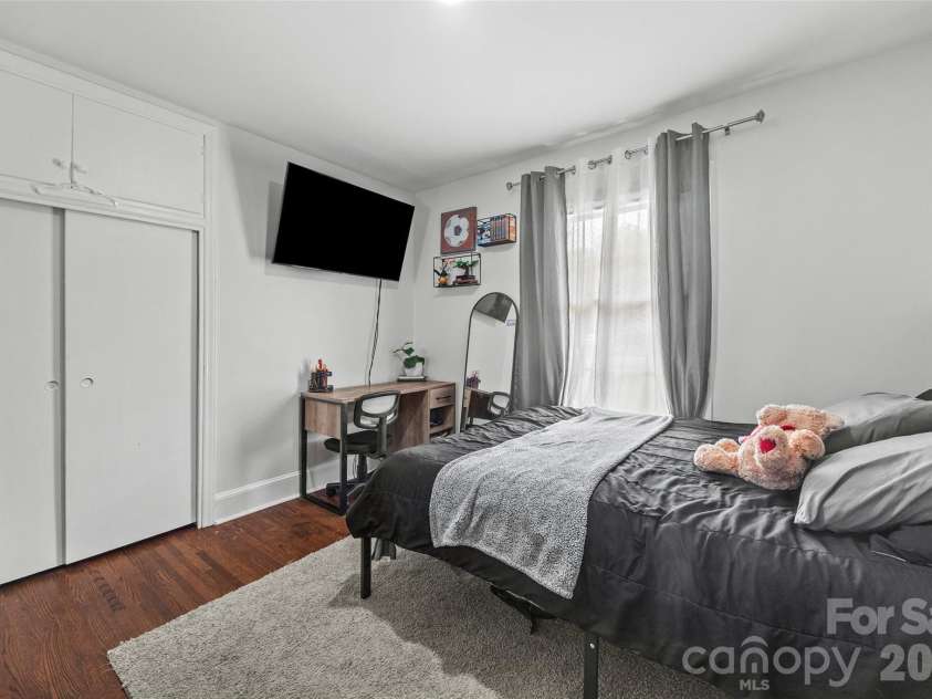 5731 Brookhaven Road, Charlotte, NC 28210.  MLS# CAR4394881, YatesRealty ID 38809. 