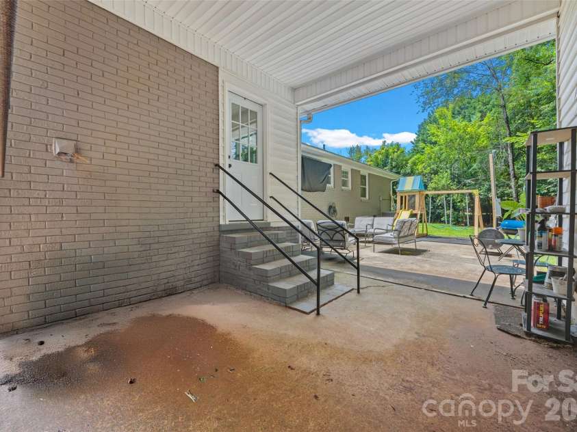 5731 Brookhaven Road, Charlotte, NC 28210.  MLS# CAR4394881, YatesRealty ID 38809. 