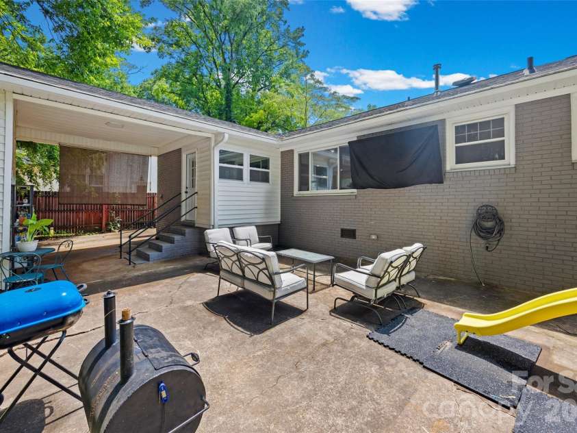 5731 Brookhaven Road, Charlotte, NC 28210.  MLS# CAR4394881, YatesRealty ID 38809. 