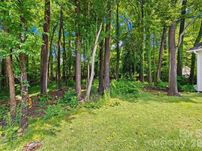 5731 Brookhaven Road, Charlotte, NC 28210.  MLS# CAR4394881, YatesRealty ID 38809. 