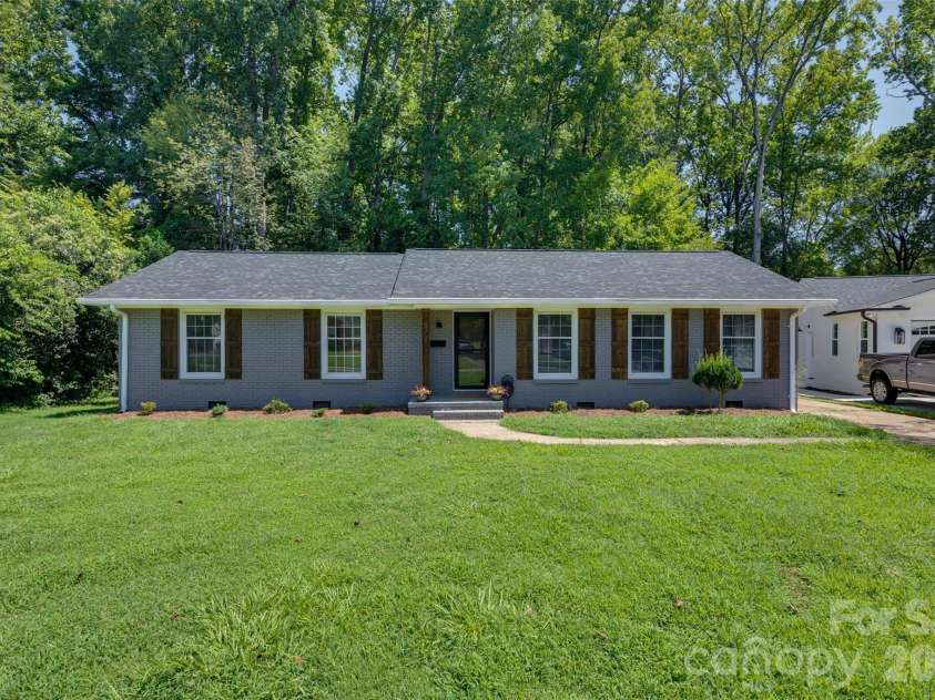 5731 Brookhaven Road, Charlotte, NC 28210.  MLS# CAR4394881, YatesRealty ID 38809. 