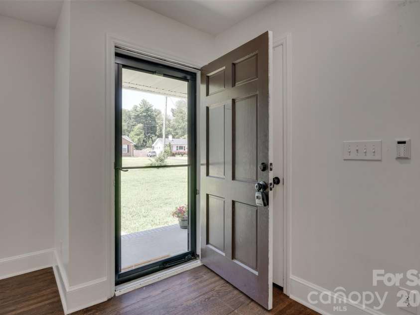 5731 Brookhaven Road, Charlotte, NC 28210.  MLS# CAR4394881, YatesRealty ID 38809. 
