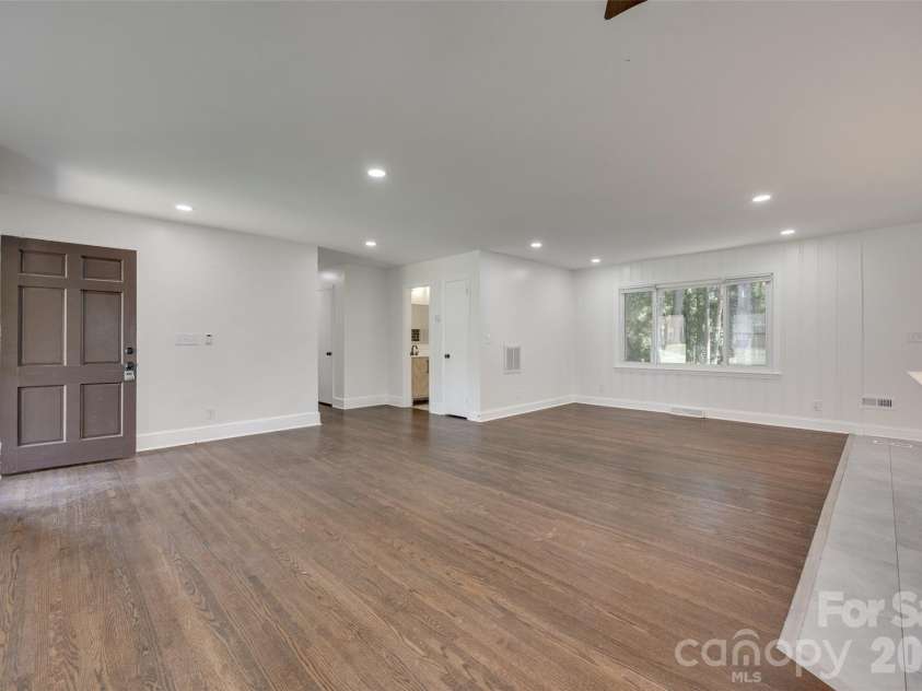 5731 Brookhaven Road, Charlotte, NC 28210.  MLS# CAR4394881, YatesRealty ID 38809. 