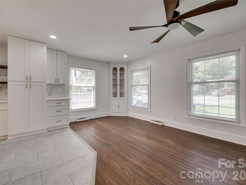 5731 Brookhaven Road, Charlotte, NC 28210.  MLS# CAR4394881, YatesRealty ID 38809. 