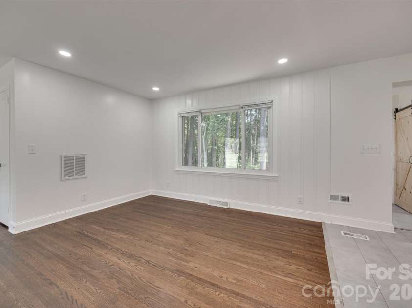 5731 Brookhaven Road, Charlotte, NC 28210.  MLS# CAR4394881, YatesRealty ID 38809. 