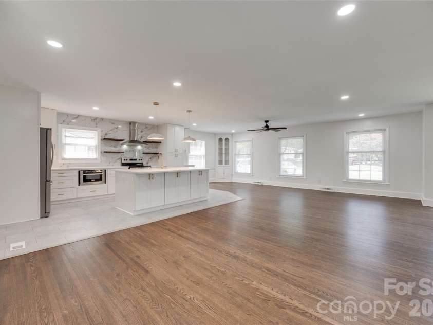 5731 Brookhaven Road, Charlotte, NC 28210.  MLS# CAR4394881, YatesRealty ID 38809. 