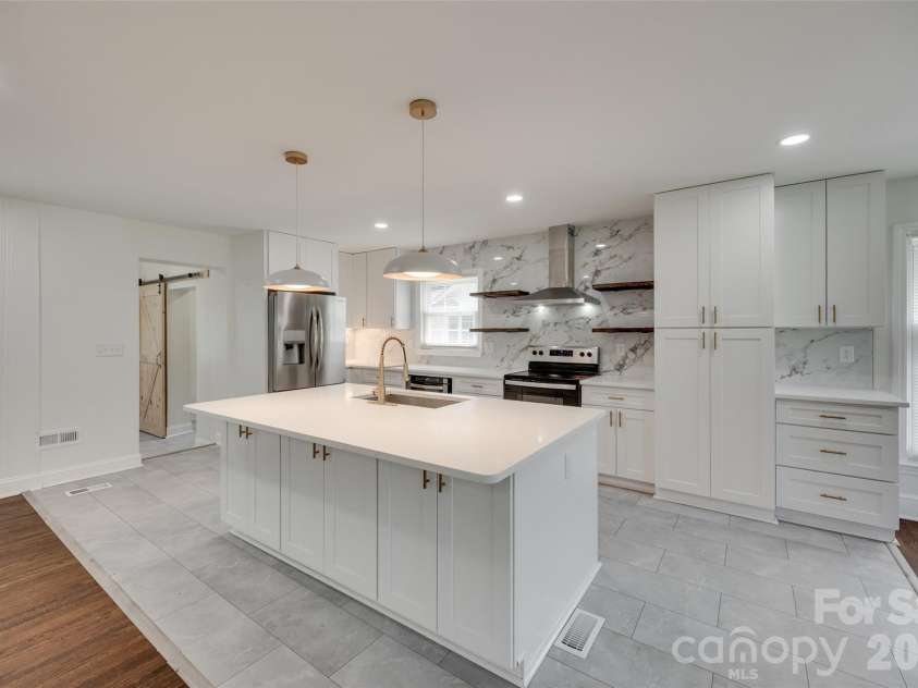 5731 Brookhaven Road, Charlotte, NC 28210.  MLS# CAR4394881, YatesRealty ID 38809. 