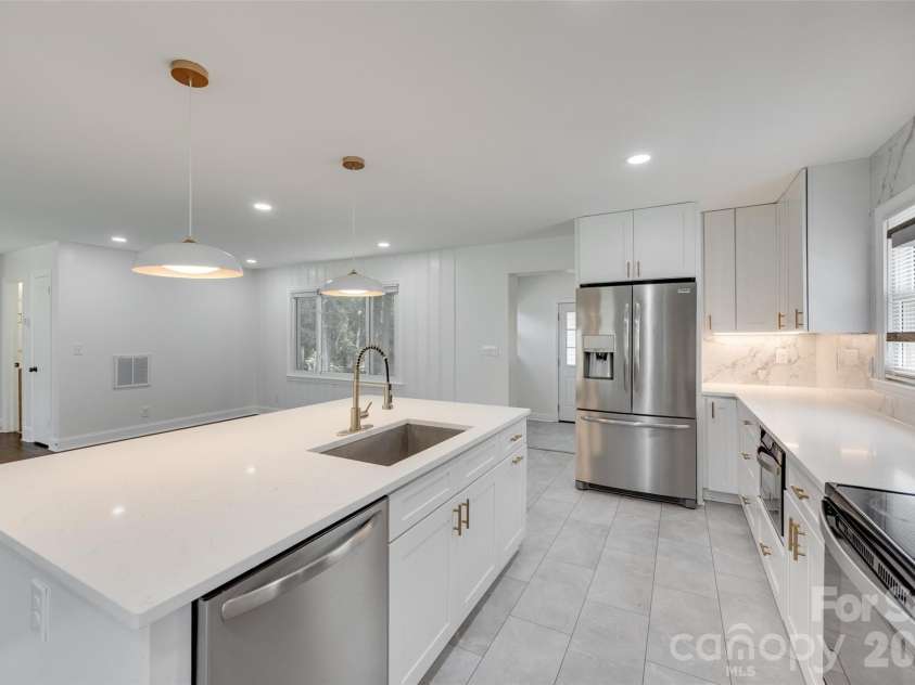 5731 Brookhaven Road, Charlotte, NC 28210.  MLS# CAR4394881, YatesRealty ID 38809. 