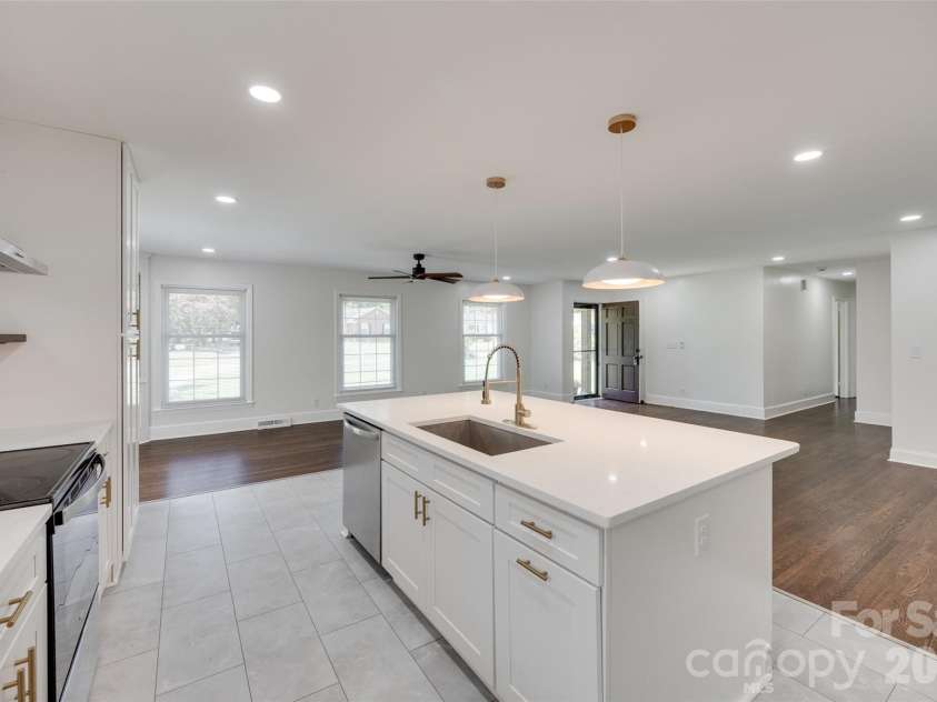 5731 Brookhaven Road, Charlotte, NC 28210.  MLS# CAR4394881, YatesRealty ID 38809. 