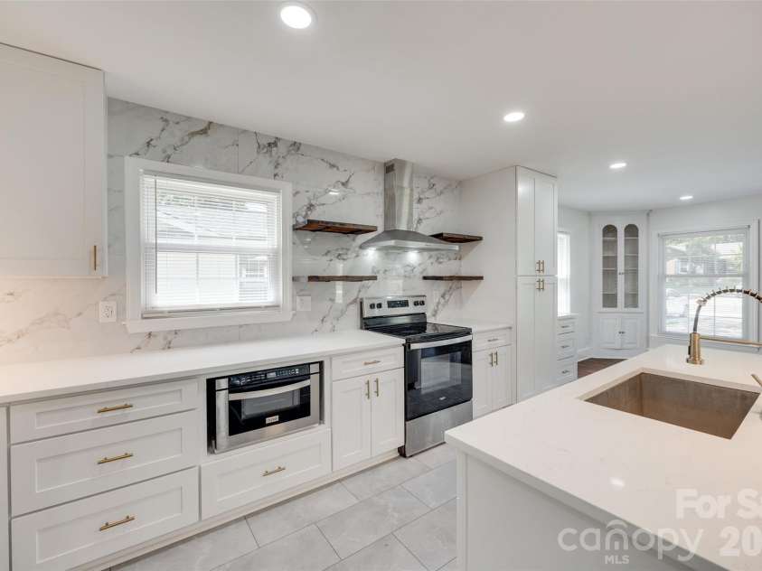 5731 Brookhaven Road, Charlotte, NC 28210.  MLS# CAR4394881, YatesRealty ID 38809. 