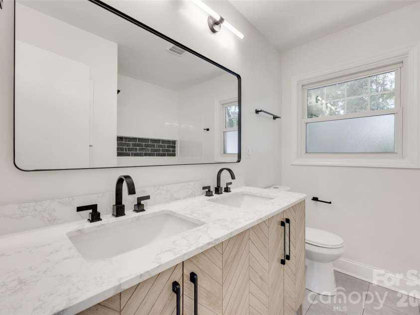 5731 Brookhaven Road, Charlotte, NC 28210.  MLS# CAR4394881, YatesRealty ID 38809. 