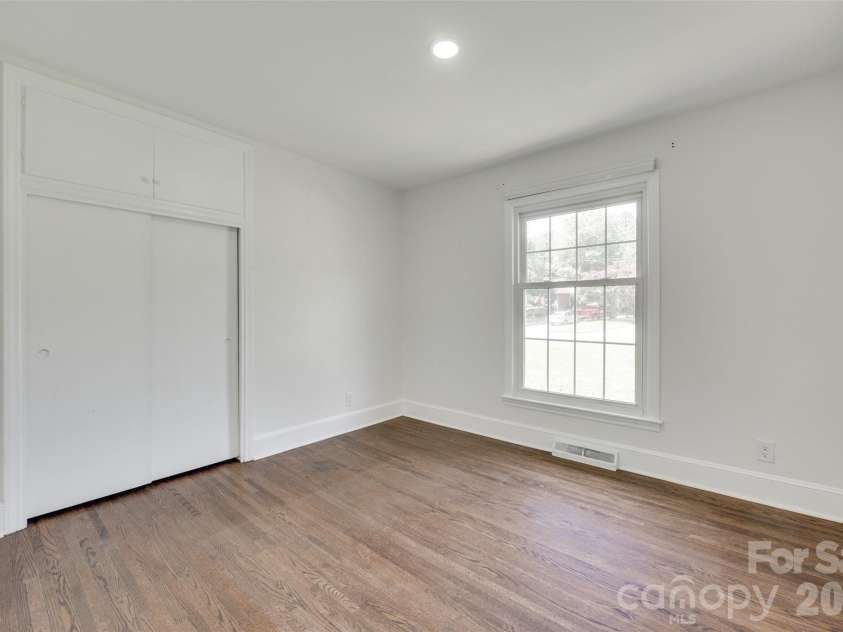 5731 Brookhaven Road, Charlotte, NC 28210.  MLS# CAR4394881, YatesRealty ID 38809. 