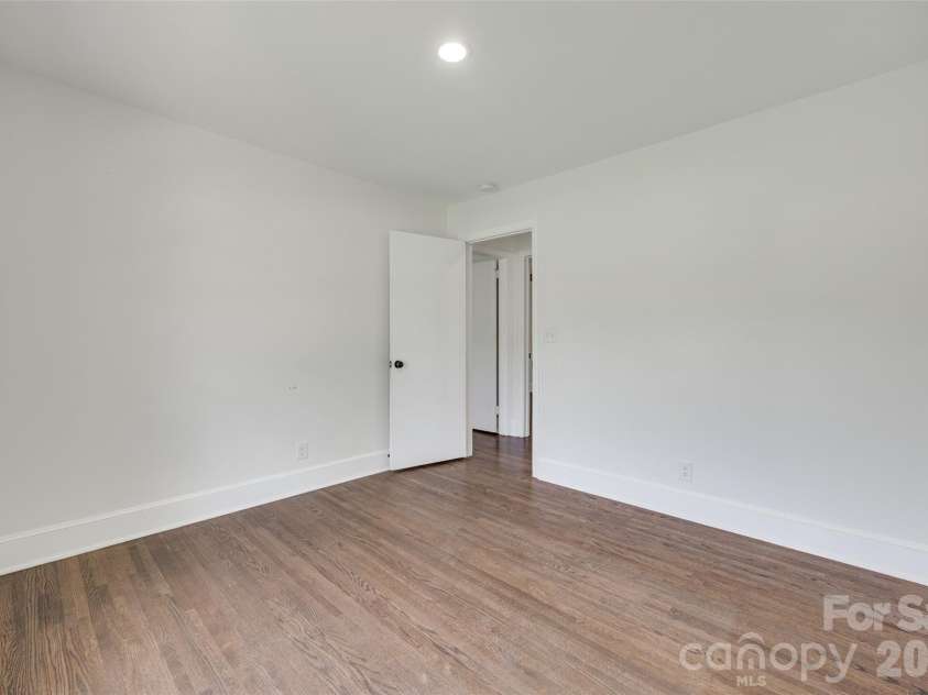 5731 Brookhaven Road, Charlotte, NC 28210.  MLS# CAR4394881, YatesRealty ID 38809. 