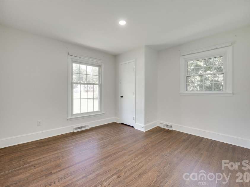 5731 Brookhaven Road, Charlotte, NC 28210.  MLS# CAR4394881, YatesRealty ID 38809. 