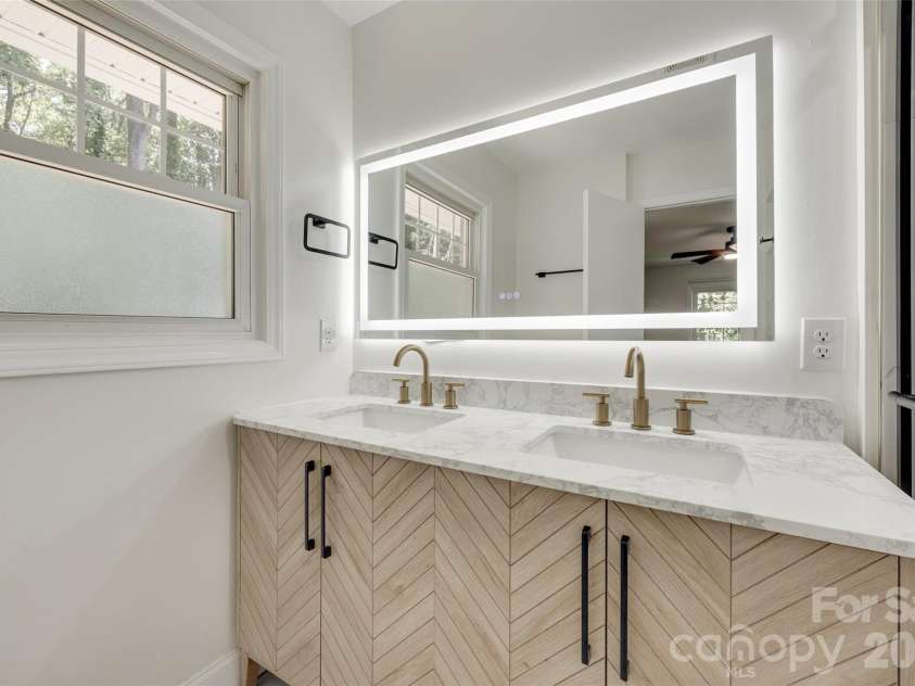 5731 Brookhaven Road, Charlotte, NC 28210.  MLS# CAR4394881, YatesRealty ID 38809. 