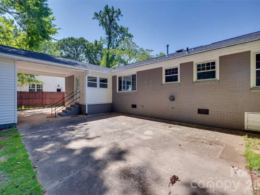 5731 Brookhaven Road, Charlotte, NC 28210.  MLS# CAR4394881, YatesRealty ID 38809. 