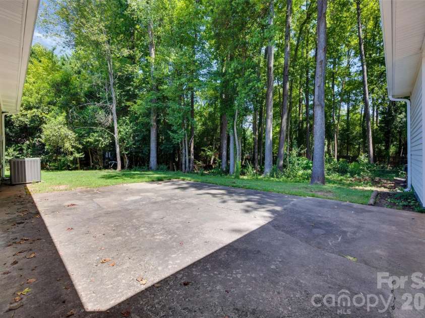 5731 Brookhaven Road, Charlotte, NC 28210.  MLS# CAR4394881, YatesRealty ID 38809. 