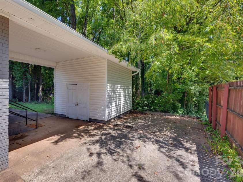 5731 Brookhaven Road, Charlotte, NC 28210.  MLS# CAR4394881, YatesRealty ID 38809. 
