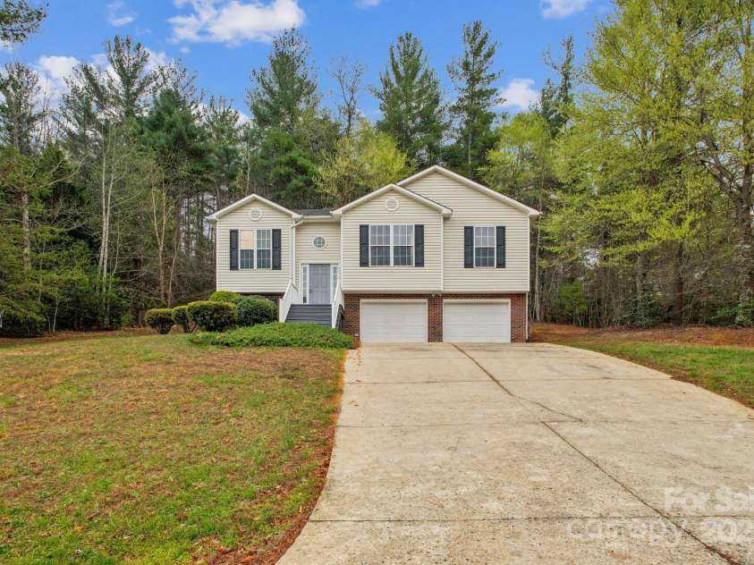 240 Doe Run, Morganton, NC 28655.  MLS# CAR4214233, YatesRealty ID 3881. 