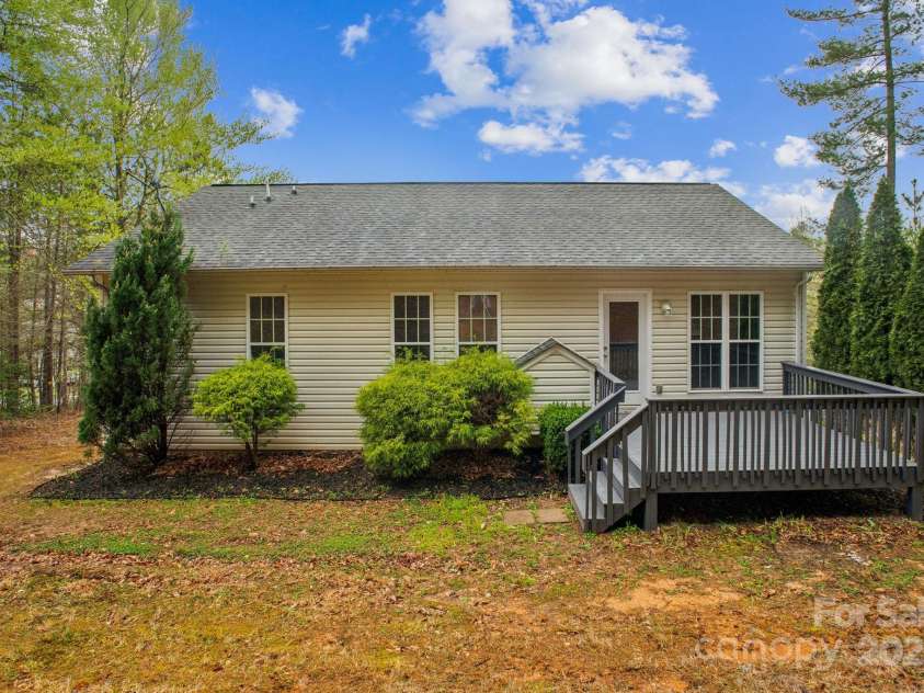 240 Doe Run, Morganton, NC 28655.  MLS# CAR4214233, YatesRealty ID 3881. 