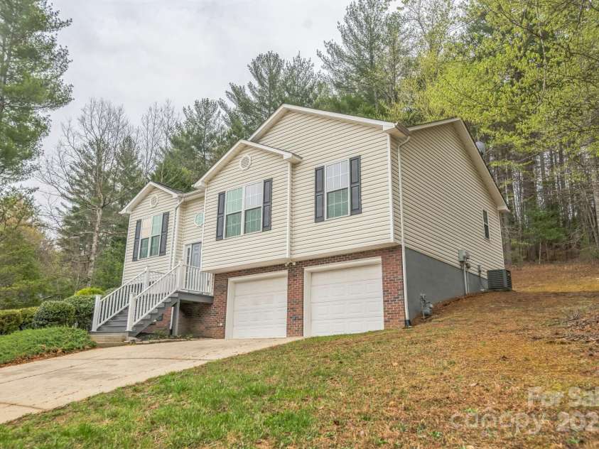 240 Doe Run, Morganton, NC 28655.  MLS# CAR4214233, YatesRealty ID 3881. 