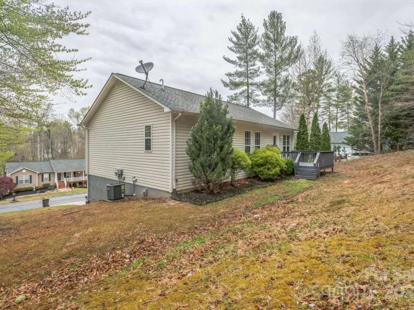 240 Doe Run, Morganton, NC 28655.  MLS# CAR4214233, YatesRealty ID 3881. 