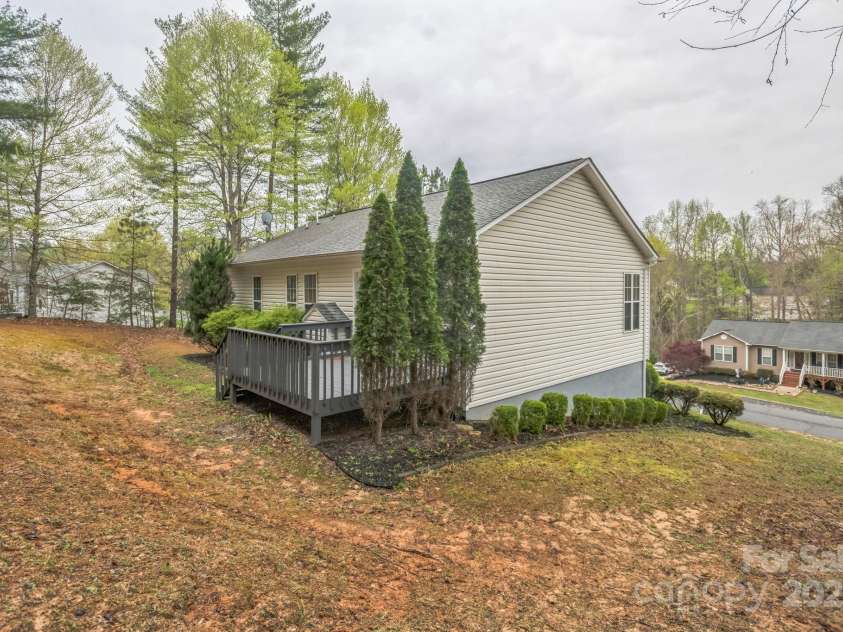 240 Doe Run, Morganton, NC 28655.  MLS# CAR4214233, YatesRealty ID 3881. 