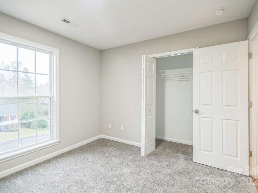 240 Doe Run, Morganton, NC 28655.  MLS# CAR4214233, YatesRealty ID 3881. 