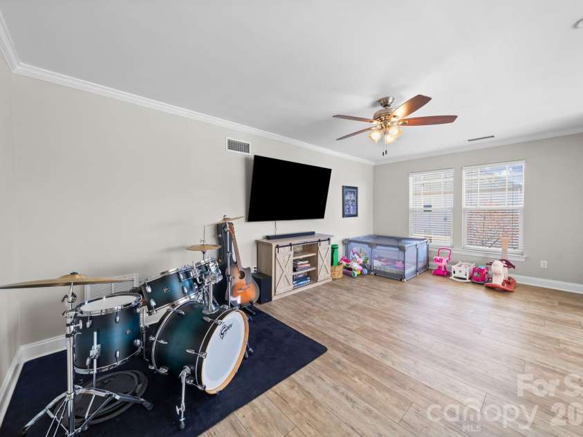 8034 Cottsbrooke Drive, Huntersville, NC 28078.  MLS# CAR4355601, YatesRealty ID 3881. 