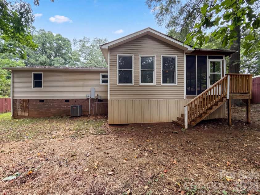 203 Park Drive, Kings Mountain, NC 28086.  MLS# CAR4405539, YatesRealty ID 38810. 