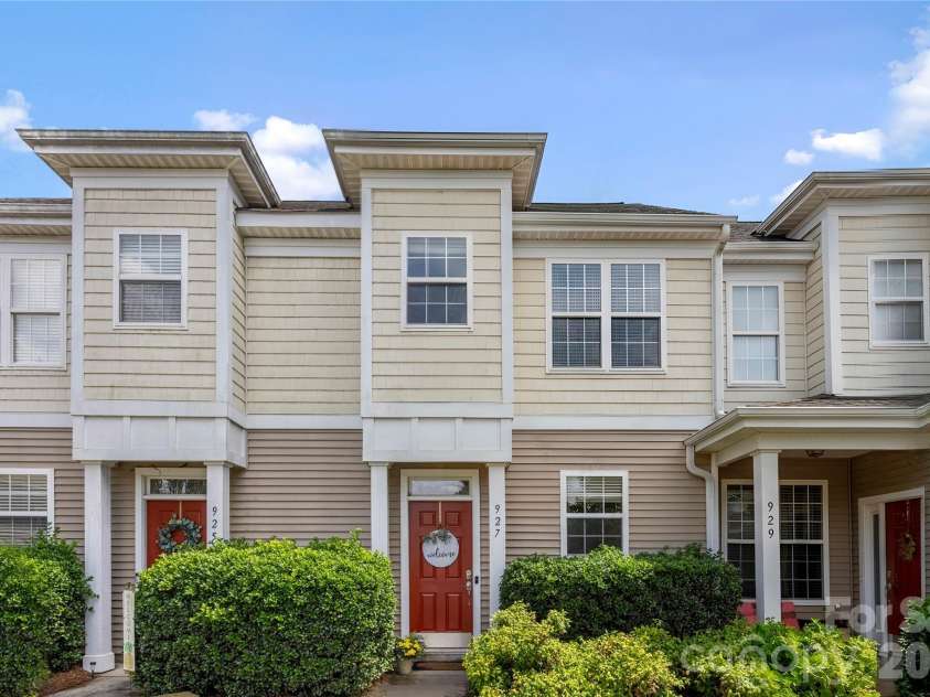 927 Claybrook Circle, Gastonia, NC 28054.  MLS# CAR4377727, YatesRealty ID 38811. 
