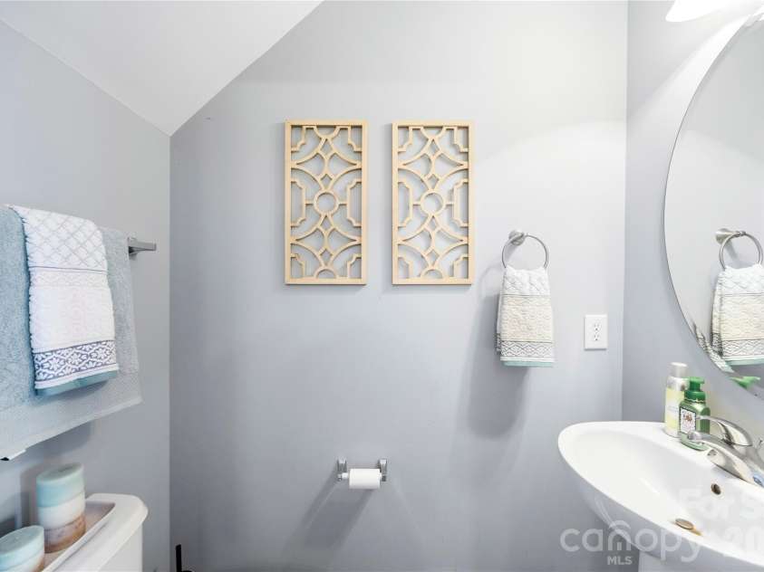 927 Claybrook Circle, Gastonia, NC 28054.  MLS# CAR4377727, YatesRealty ID 38811. 