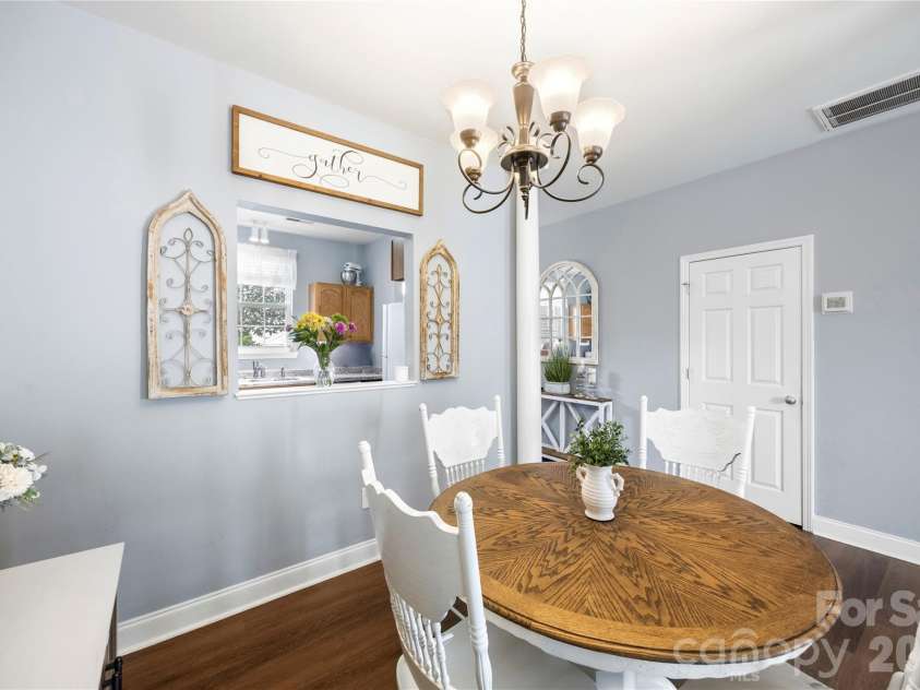 927 Claybrook Circle, Gastonia, NC 28054.  MLS# CAR4377727, YatesRealty ID 38811. 