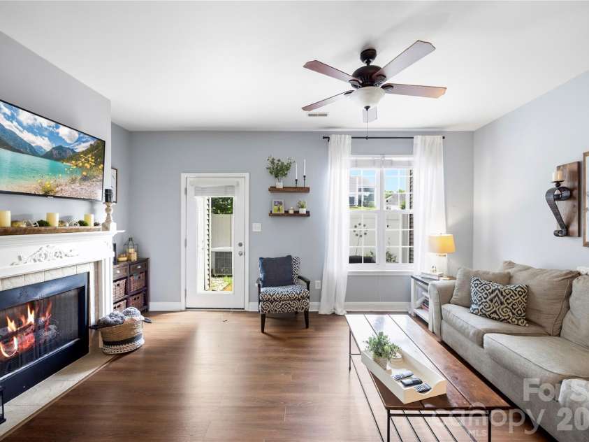 927 Claybrook Circle, Gastonia, NC 28054.  MLS# CAR4377727, YatesRealty ID 38811. 