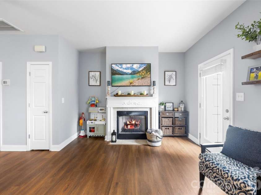 927 Claybrook Circle, Gastonia, NC 28054.  MLS# CAR4377727, YatesRealty ID 38811. 