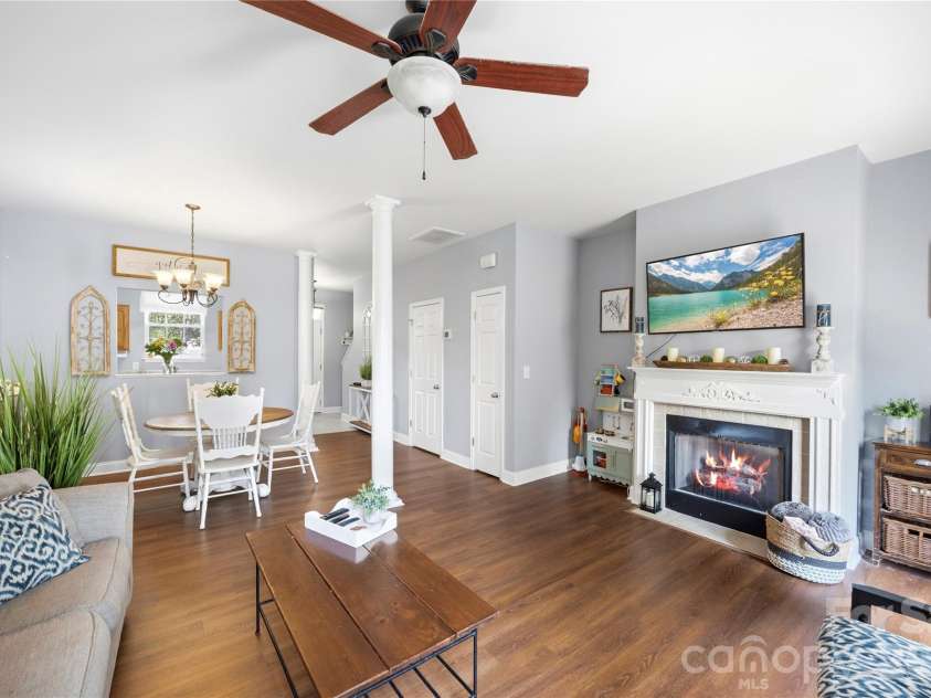 927 Claybrook Circle, Gastonia, NC 28054.  MLS# CAR4377727, YatesRealty ID 38811. 