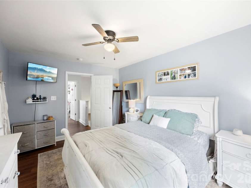 927 Claybrook Circle, Gastonia, NC 28054.  MLS# CAR4377727, YatesRealty ID 38811. 